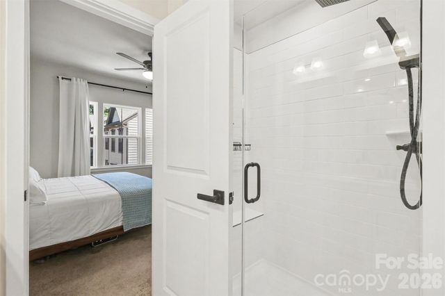 300 Twinflower Lane, Charlotte, NC 28205