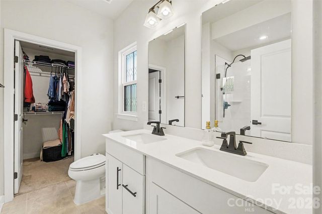 300 Twinflower Lane, Charlotte, NC 28205