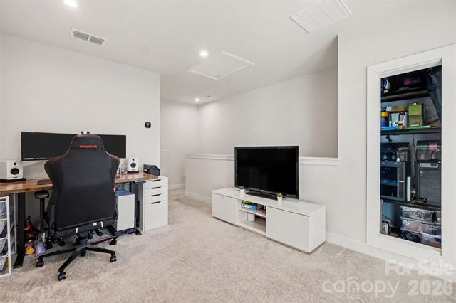 300 Twinflower Lane, Charlotte, NC 28205