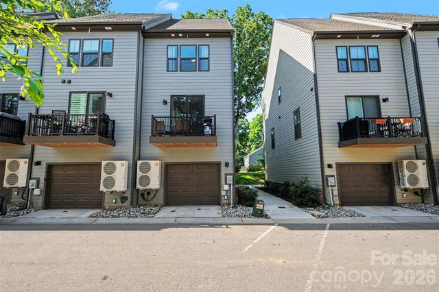 300 Twinflower Lane, Charlotte, NC 28205