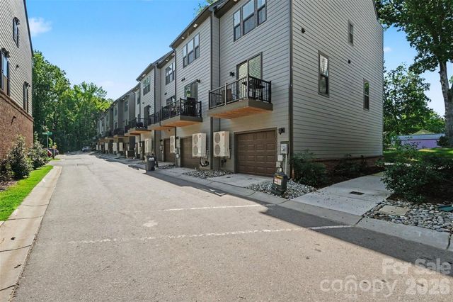 300 Twinflower Lane, Charlotte, NC 28205
