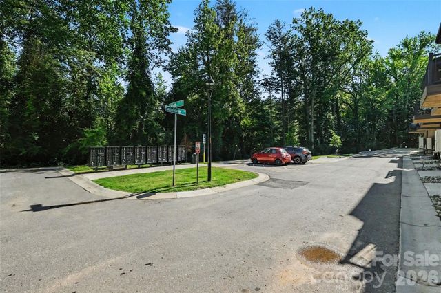 300 Twinflower Lane, Charlotte, NC 28205