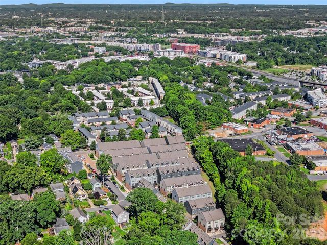 300 Twinflower Lane, Charlotte, NC 28205