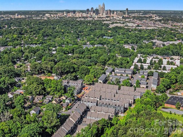 300 Twinflower Lane, Charlotte, NC 28205