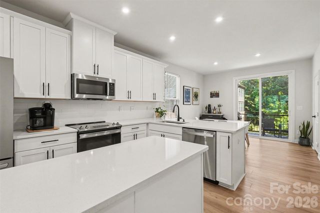 300 Twinflower Lane, Charlotte, NC 28205
