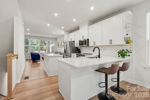 300 Twinflower Lane, Charlotte, NC 28205