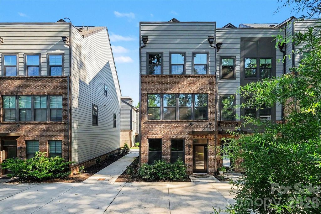 300 Twinflower Lane, Charlotte, NC 28205