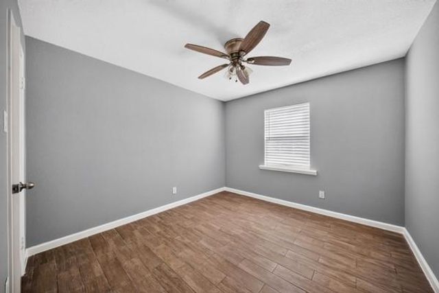 201 Inwood Ln, Highlands, TX 77562