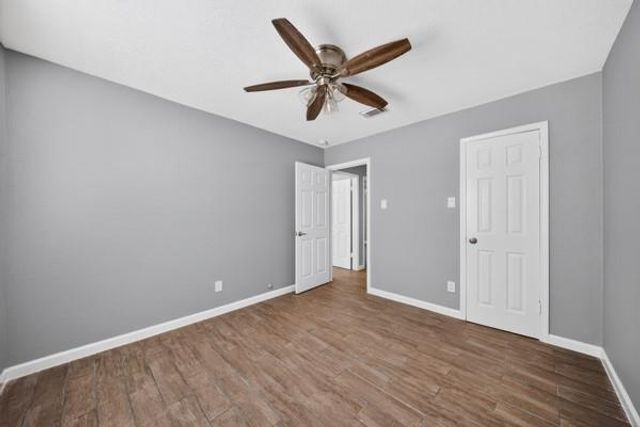 201 Inwood Ln, Highlands, TX 77562