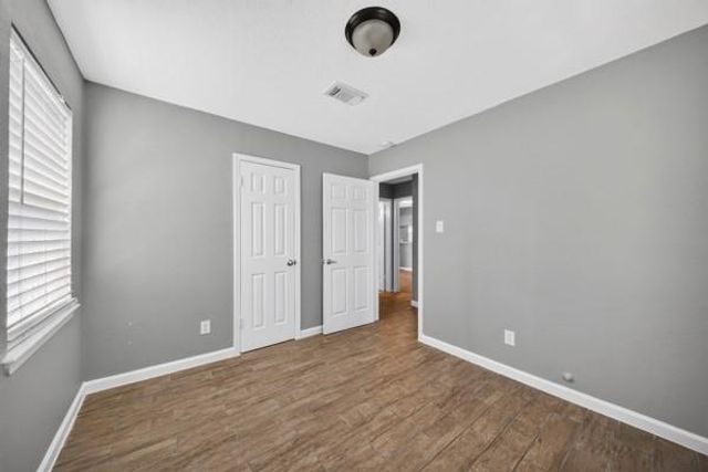 201 Inwood Ln, Highlands, TX 77562