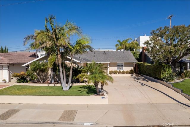 1170 Gleneagles, Costa Mesa, CA 92627