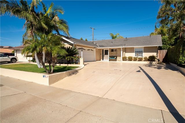 1170 Gleneagles, Costa Mesa, CA 92627