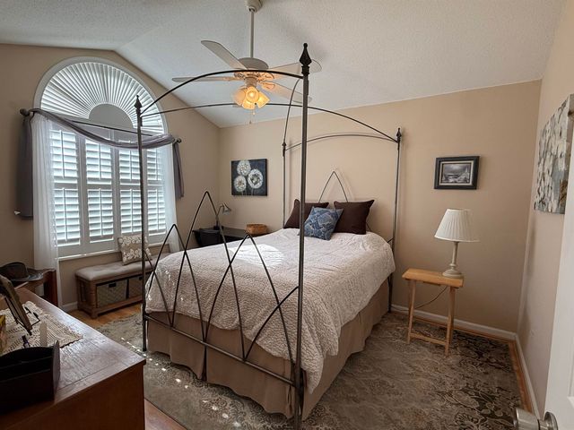 898 Knoll Dr., Little River, SC 29566