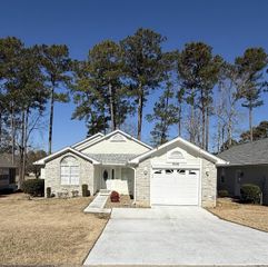 898 Knoll Dr., Little River, SC 29566