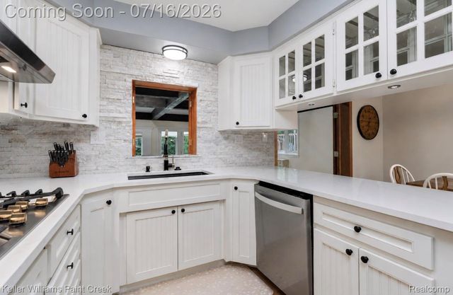 197 Perrydale Street, Rochester Hills, MI 48306