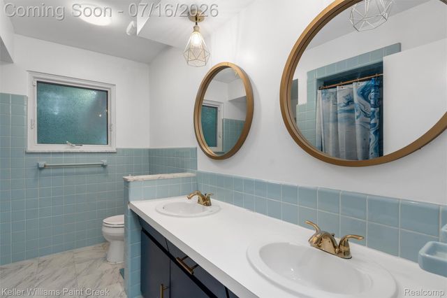 197 Perrydale Street, Rochester Hills, MI 48306