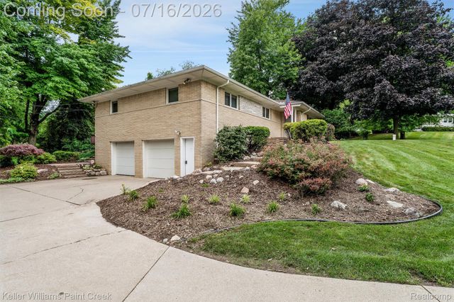 197 Perrydale Street, Rochester Hills, MI 48306