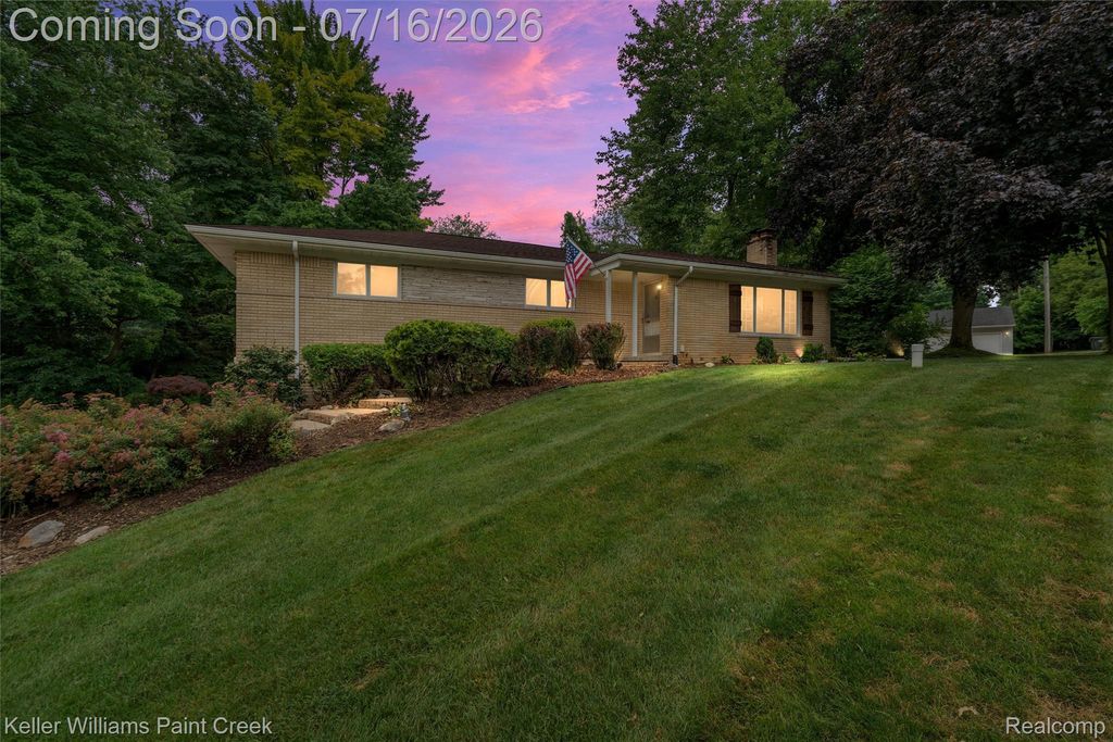 197 Perrydale Street, Rochester Hills, MI 48306