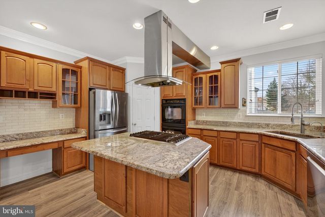 8166 TENBROOK DR, Gainesville, VA 20155