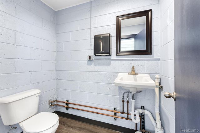 2711 Fort Street, Wyandotte, MI 48192