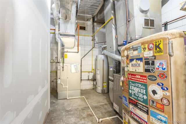 2711 Fort Street, Wyandotte, MI 48192