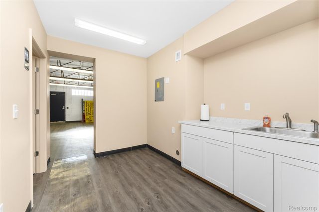 2711 Fort Street, Wyandotte, MI 48192