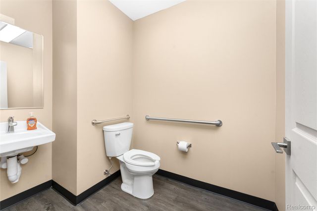 2711 Fort Street, Wyandotte, MI 48192