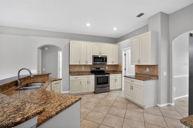 3725 HOLLOW WOOD DRIVE, Valrico, FL 33596