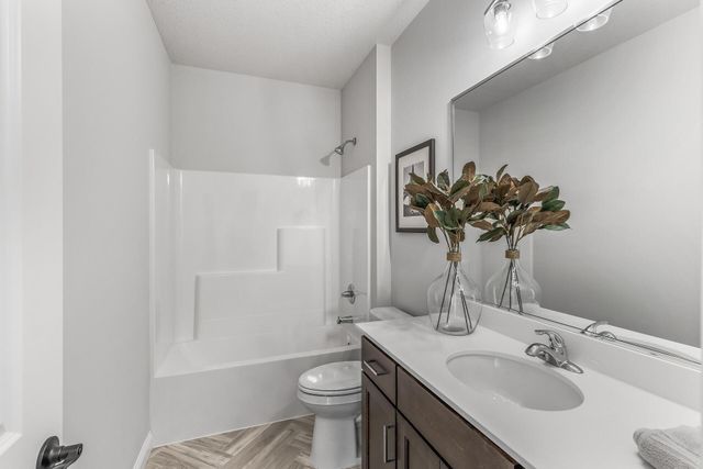 225 10th Avenue NE, Hutchinson, MN 55350