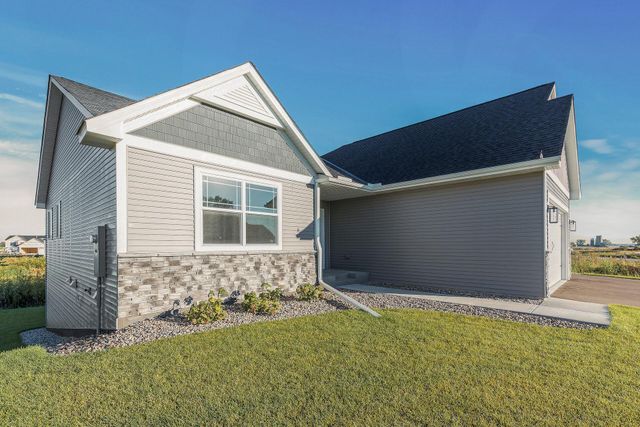 225 10th Avenue NE, Hutchinson, MN 55350
