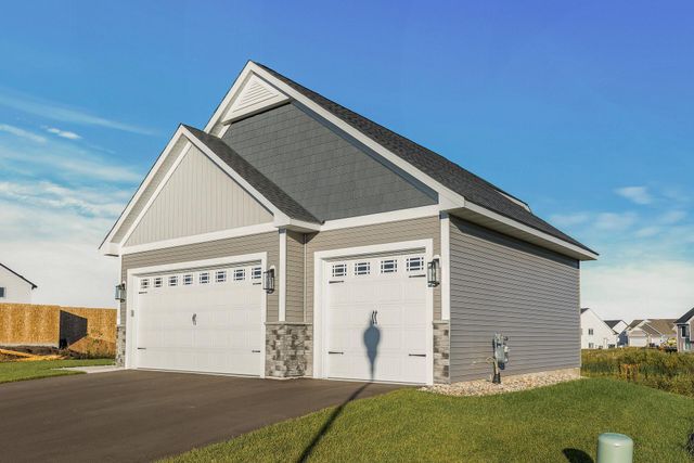 225 10th Avenue NE, Hutchinson, MN 55350