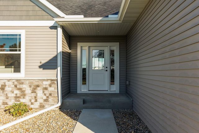 225 10th Avenue NE, Hutchinson, MN 55350