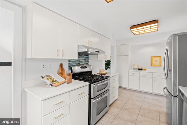 503 WOODLAND TER, Alexandria, VA 22302