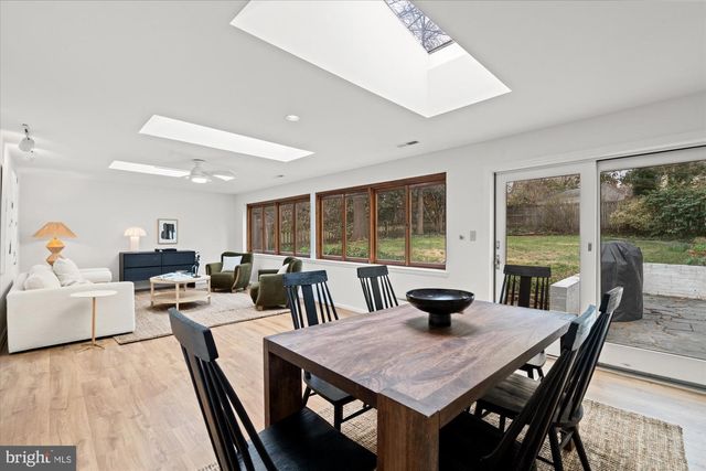 503 WOODLAND TER, Alexandria, VA 22302