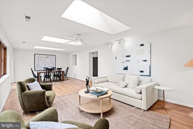 503 WOODLAND TER, Alexandria, VA 22302