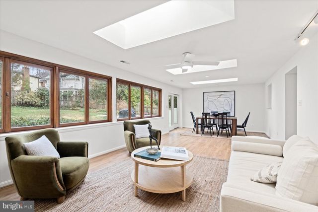 503 WOODLAND TER, Alexandria, VA 22302