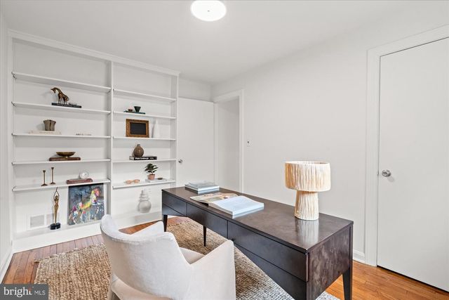 503 WOODLAND TER, Alexandria, VA 22302