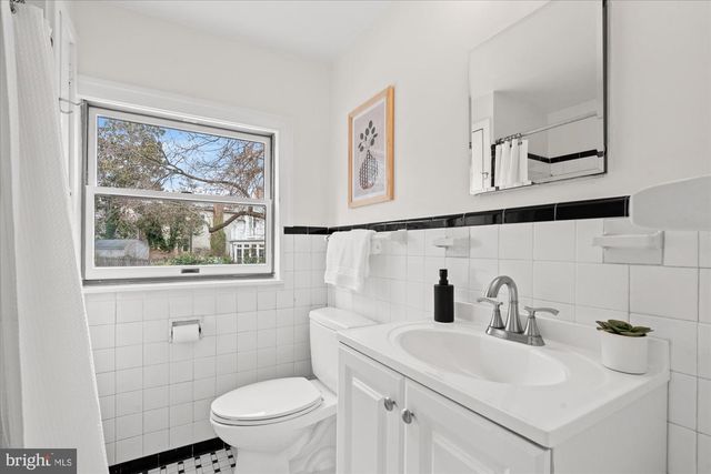 503 WOODLAND TER, Alexandria, VA 22302