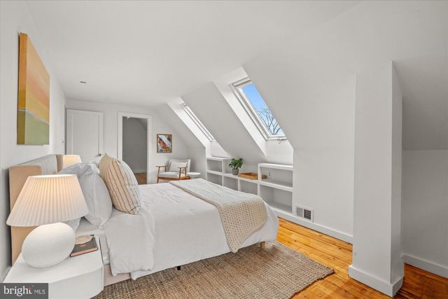 503 WOODLAND TER, Alexandria, VA 22302