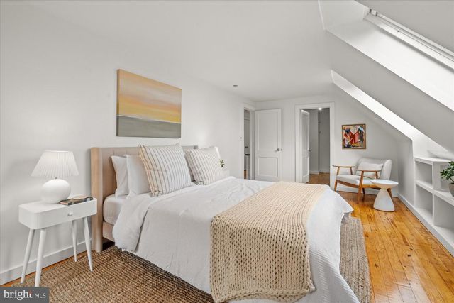 503 WOODLAND TER, Alexandria, VA 22302