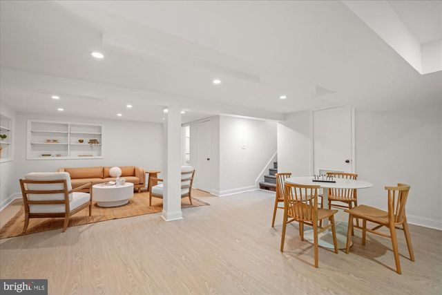 503 WOODLAND TER, Alexandria, VA 22302