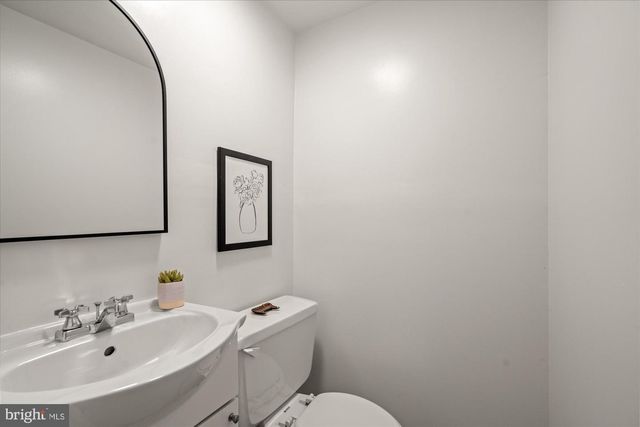 503 WOODLAND TER, Alexandria, VA 22302