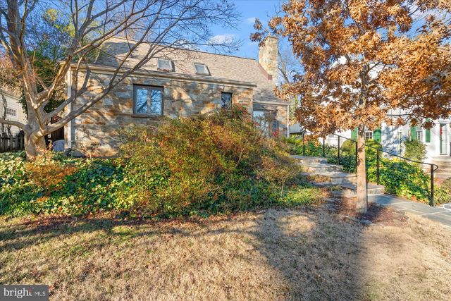 503 WOODLAND TER, Alexandria, VA 22302