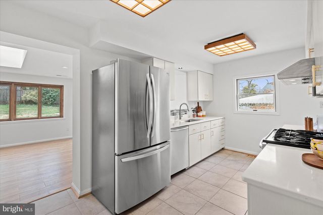 503 WOODLAND TER, Alexandria, VA 22302