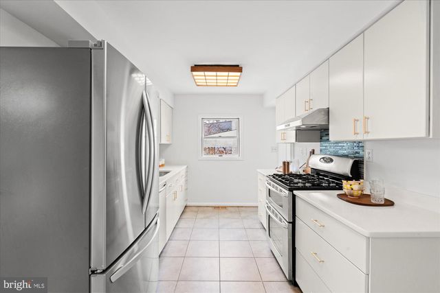 503 WOODLAND TER, Alexandria, VA 22302