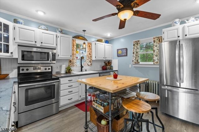 424 Hardwick St, Belvidere Twp., NJ 07823