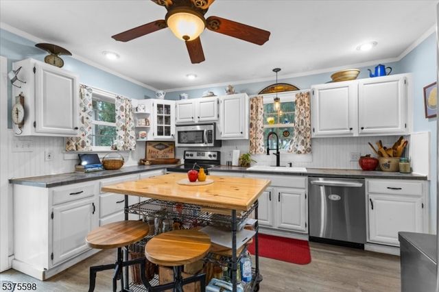 424 Hardwick St, Belvidere Twp., NJ 07823