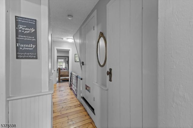 424 Hardwick St, Belvidere Twp., NJ 07823