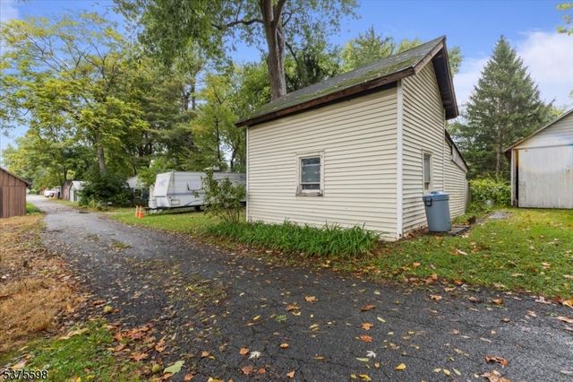 424 Hardwick St, Belvidere Twp., NJ 07823