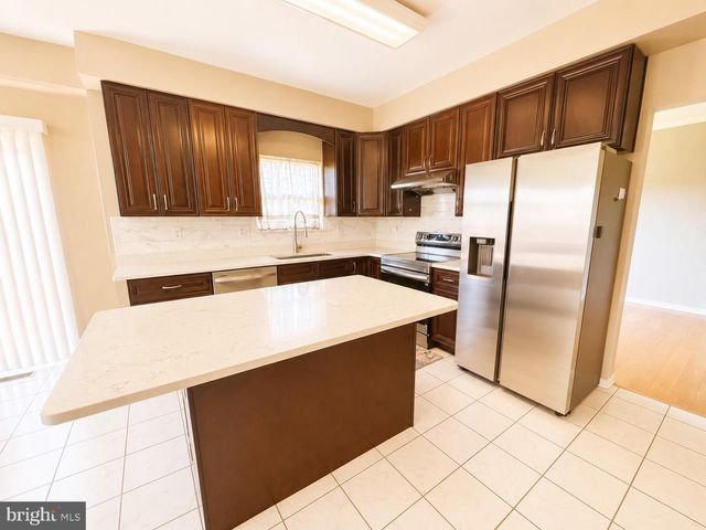 4037 RUNNYMEAD DR, Collegeville, PA 19426